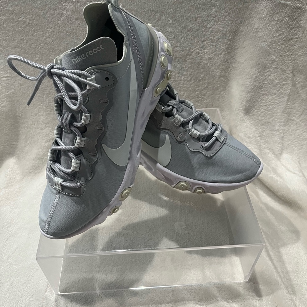 Nike Women's Gray Sneakers